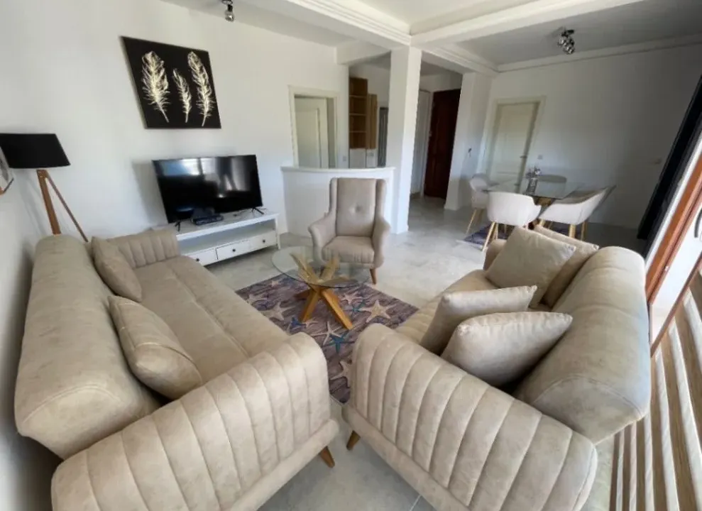 Izdavanje, dvosoban stan, 75m², Đenovići, Herceg Novi