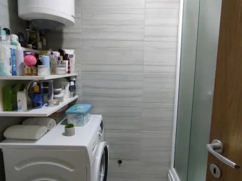 Izdavanje, jednosoban stan, 50m², Kalimanj, Tivat - image 11