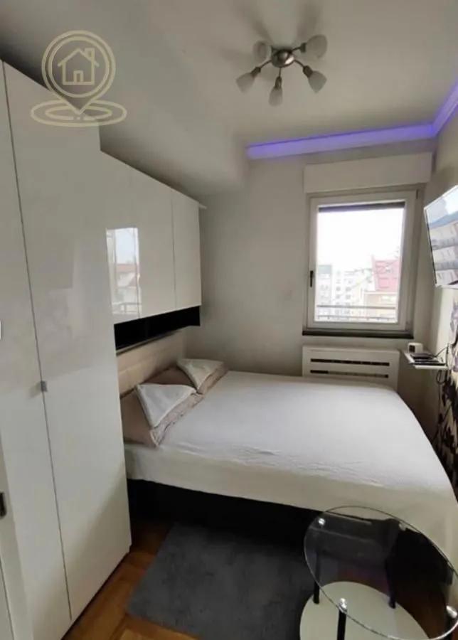 Izdavanje, dvosoban stan, 56m², Južni Bulevar, Vračar Sve Podlokacije