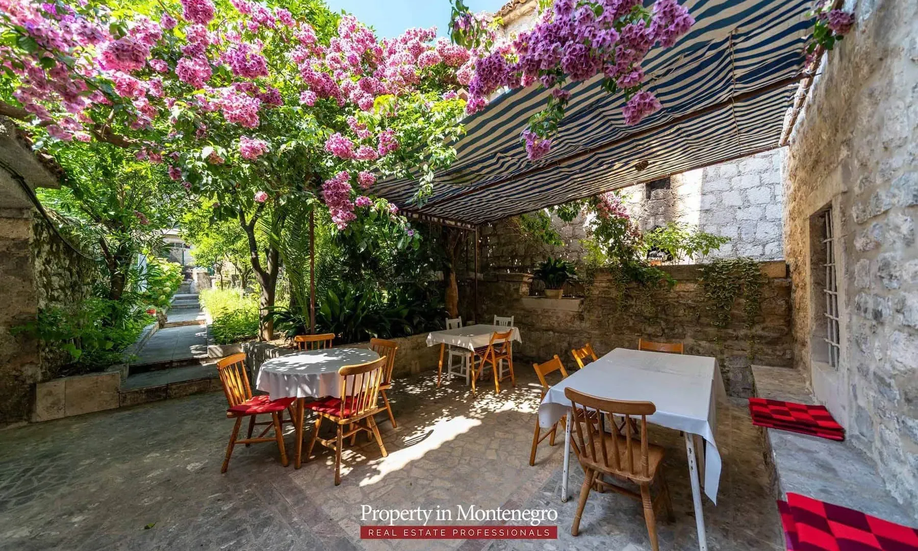 Prodaja, kuća, 321m², Prčanj, Kotor