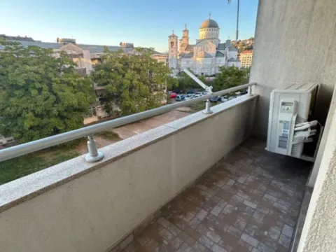 Izdavanje, dvosoban stan, 76m², Preko Morače, Podgorica - image 11