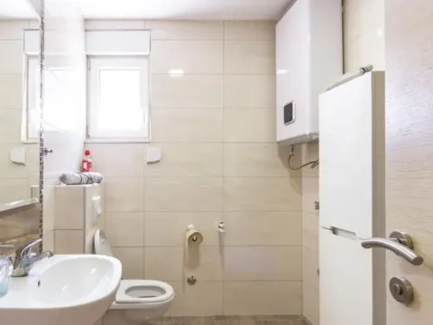 Rent, house, 167m², Gorice, Bijelo Polje - image 7