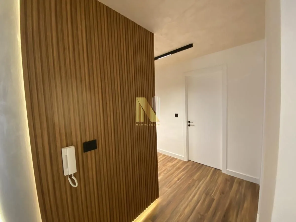 Prodaja, četvorosoban stan, 119m², Centar, Novi Sad