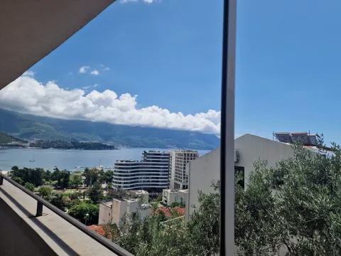 Rent, two bedroom apartment, 75m², Budva, Crna Gora - image 2