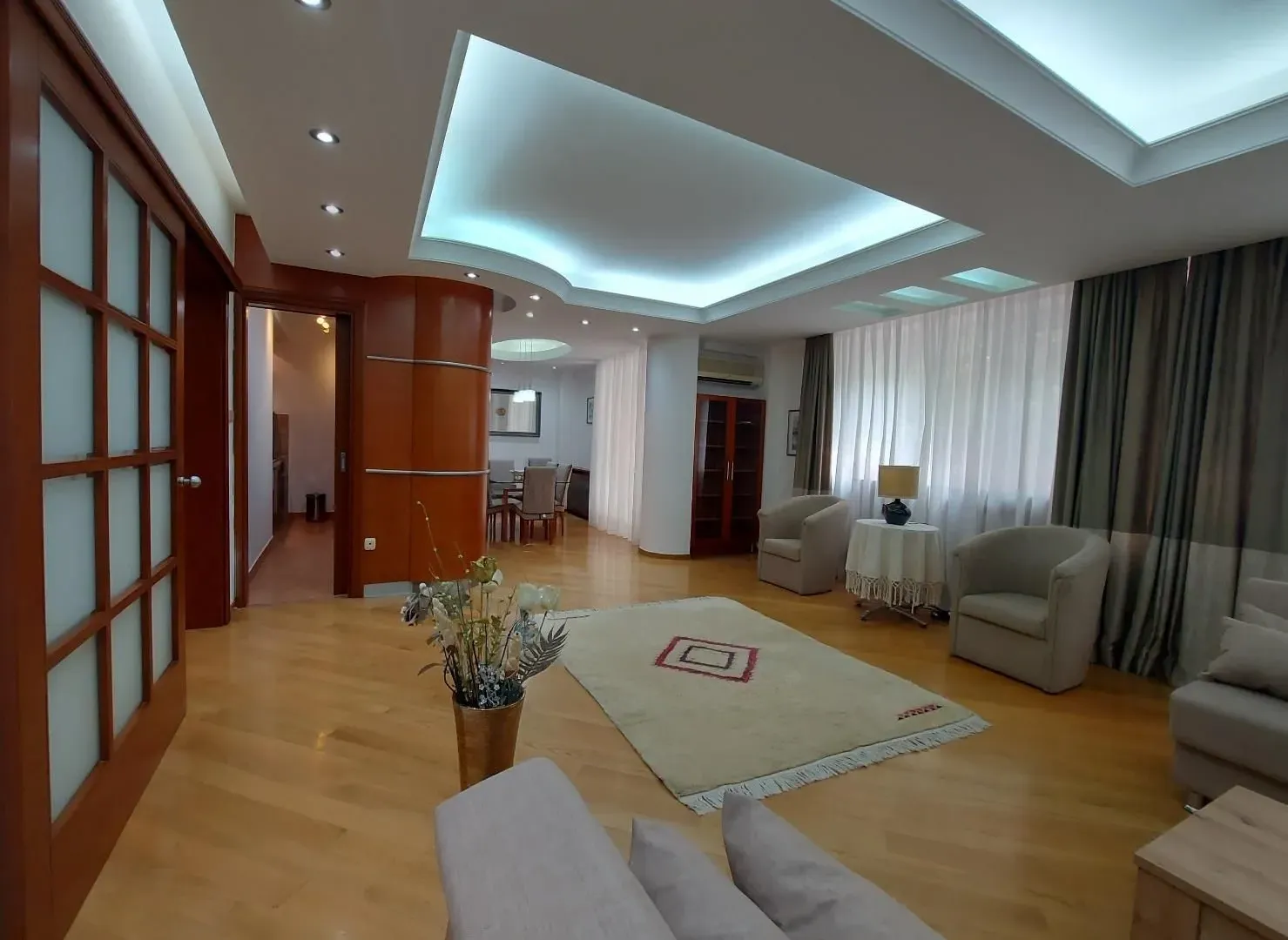 Izdavanje, stan, 156m², Kalenić Pijaca, Vračar Sve Podlokacije