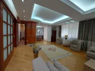 Izdavanje, stan, 156m², Kalenić Pijaca, Vračar Sve Podlokacije - image 1