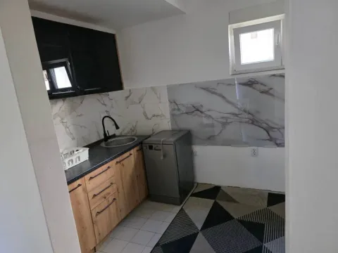 Sale, two bedroom apartment, 61m², Centar, Budva - image 2