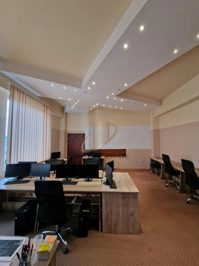 Rent, office space, 690m², Novo naselje, Novi Sad