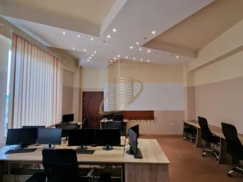 Izdavanje, poslovni prostor, 690m², Novo naselje, Novi Sad - image 12