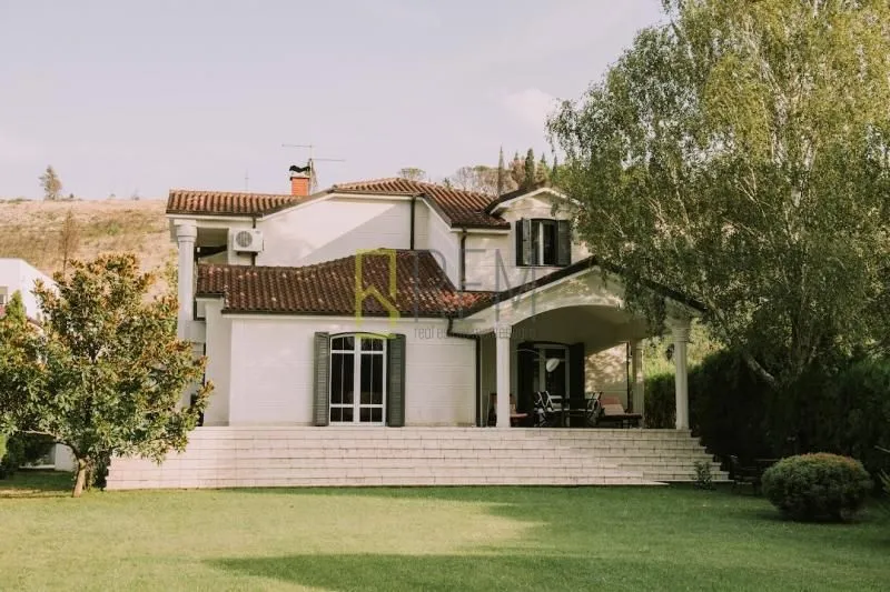 Prodaja, kuća, 460m², Zagorič, Podgorica