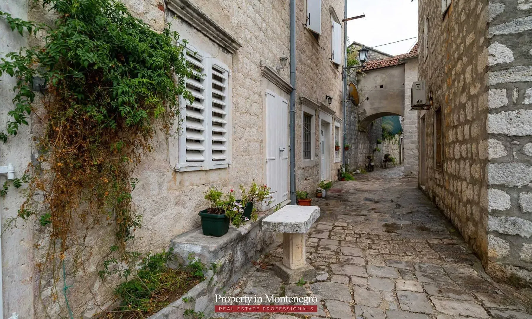 Prodaja, jednosoban stan, 42m², Perast, Kotor