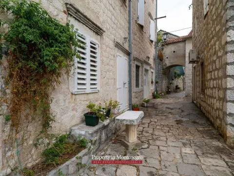 Prodaja, jednosoban stan, 42m², Perast, Kotor - image 11