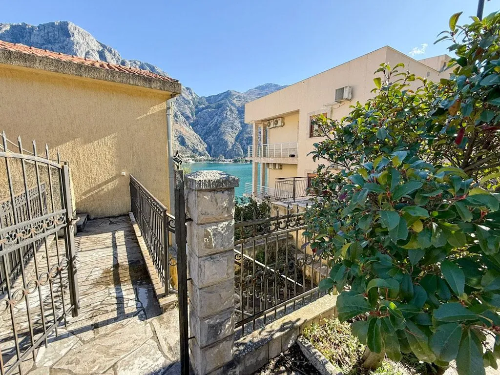 Prodaja, kuća, 285m², Muo, Kotor