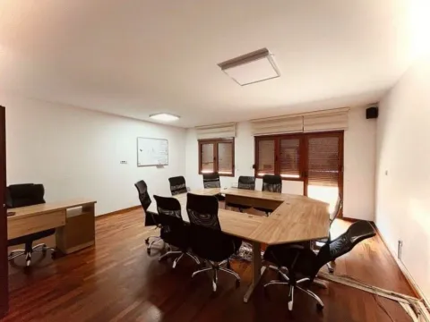 Izdavanje, poslovni prostor, 105m², Preko Morače, Podgorica