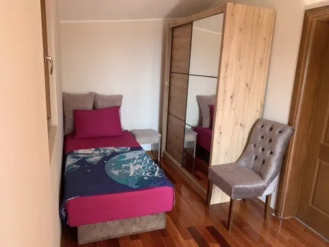 Izdavanje, dvosoban stan, 60m², Bečići, Budva - image 10