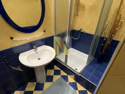 Izdavanje, četvorosoban stan, 138m², Centar, Novi Sad - image 9