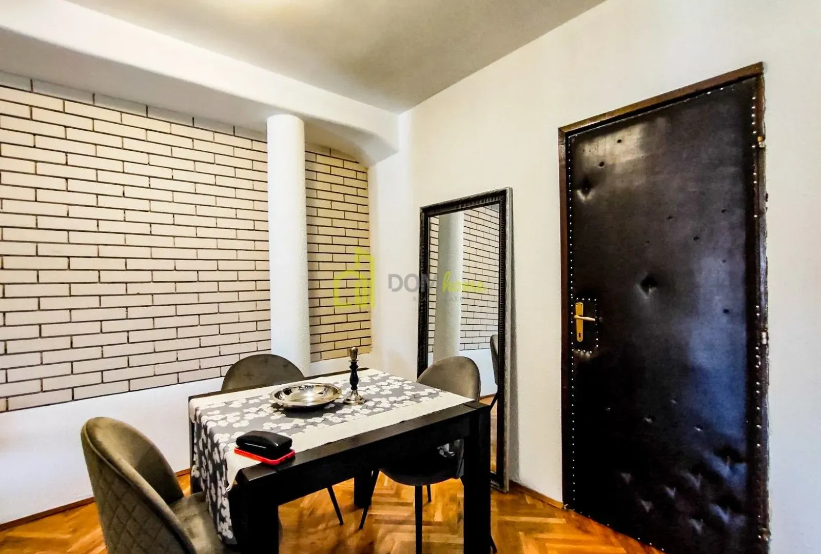 Prodaja, dvosoban stan, 75m², Centar, Podgorica