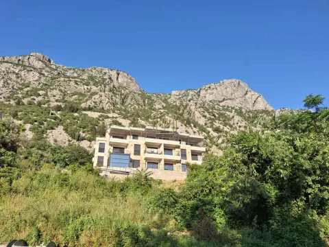 Izdavanje, jednosoban stan, 30m², Sveta Vrača, Kotor - image 3