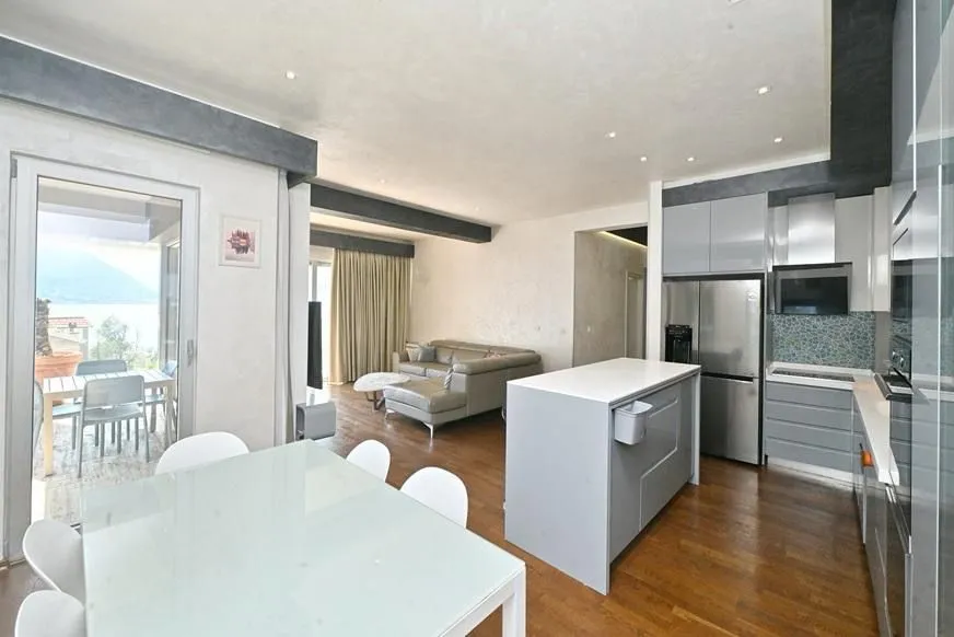 Rent, three bedroom apartment, 130m², Dobrota, Kotor
