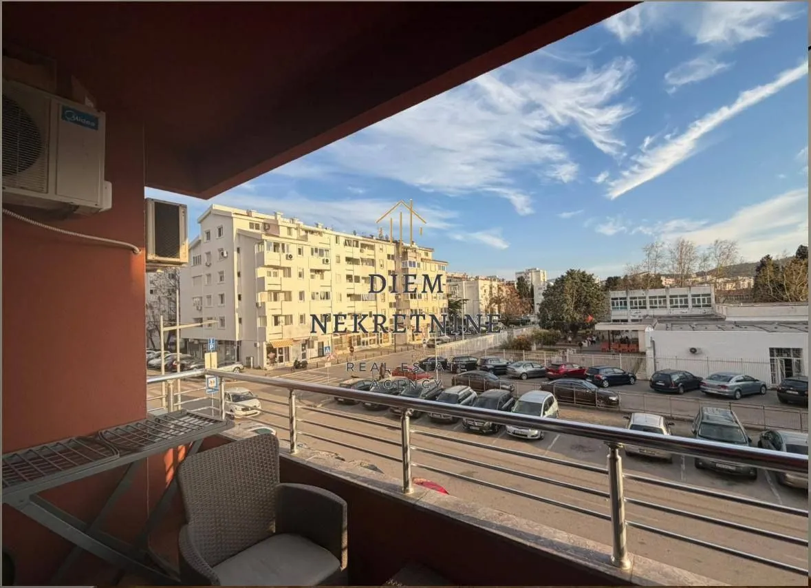 Rent, one bedroom apartment, 52m², Centar, Bar