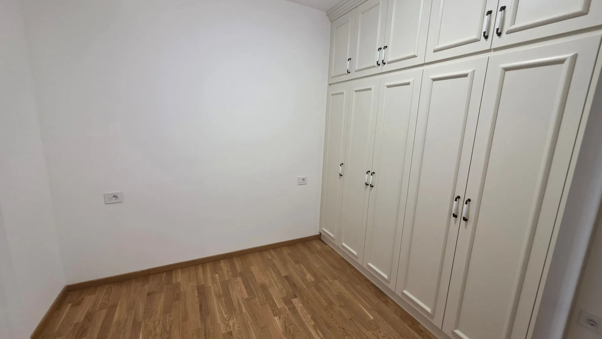 Izdavanje, dvosoban stan, 65m², Pobrežje, Podgorica