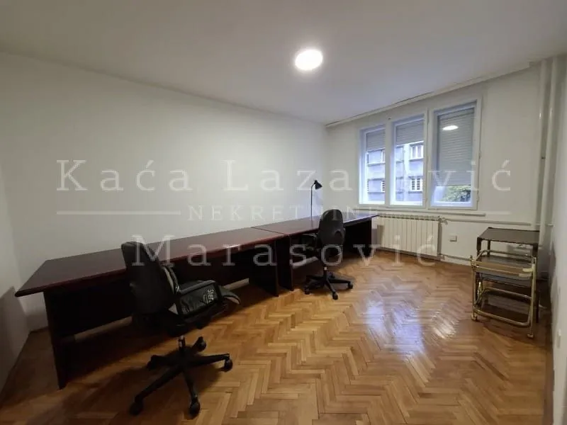 Izdavanje, trosoban stan, 86m², Savski Venac, Beograd