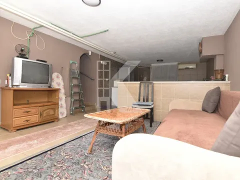 Rent, house, 200m², Stari Aerodrom, Podgorica - image 13