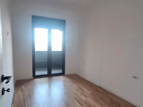 Izdavanje, jednosoban stan, 44m², Stari Aerodrom, Podgorica - image 4