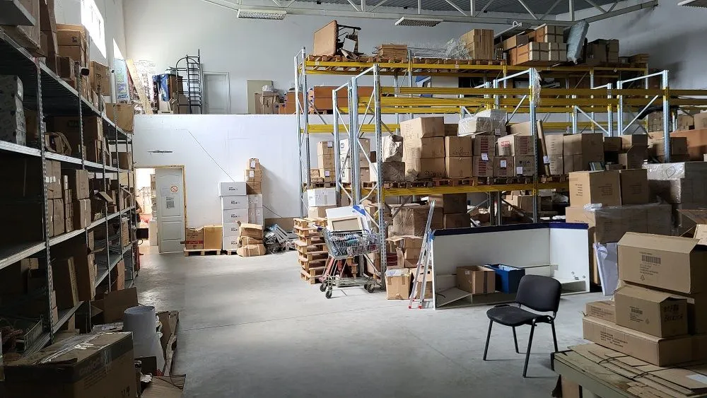 Izdavanje, poslovni prostor, 830m², Zemun Sve Podlokacije, Beograd