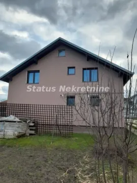 Pogled na zadnju stranu kuće sa dvorištem. - image 15