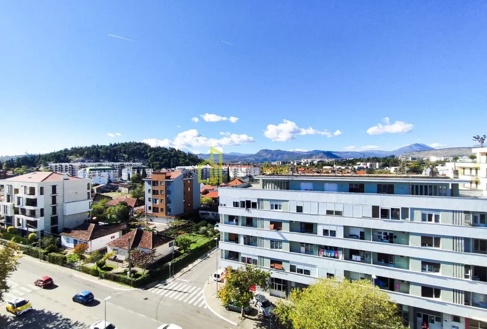 Izdavanje, dvosoban stan, 89m², Centar, Podgorica
