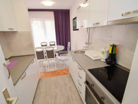 Rent, one bedroom apartment, 55m², Budva, Crna Gora - image 1