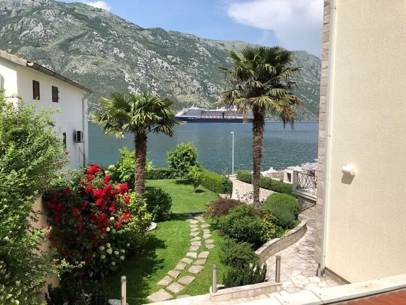 Sale, house, 280m², Stoliv, Kotor