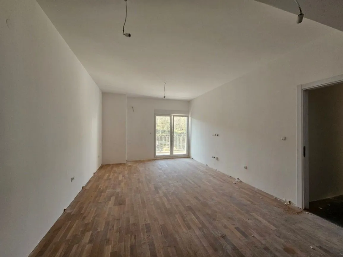 Prodaja, četvorosoban stan, 143m², Momišići, Podgorica