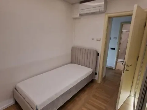 Izdavanje, četvorosoban stan, 150m², Savski Venac, Beograd - image 14