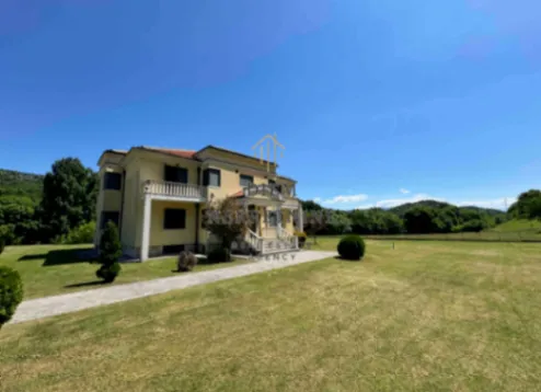 Prodaja, kuća, 600m², Velje Brdo, Podgorica