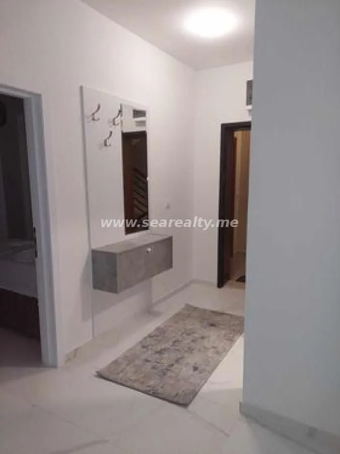 Izdavanje, dvosoban stan, 64m², Budva, Crna Gora