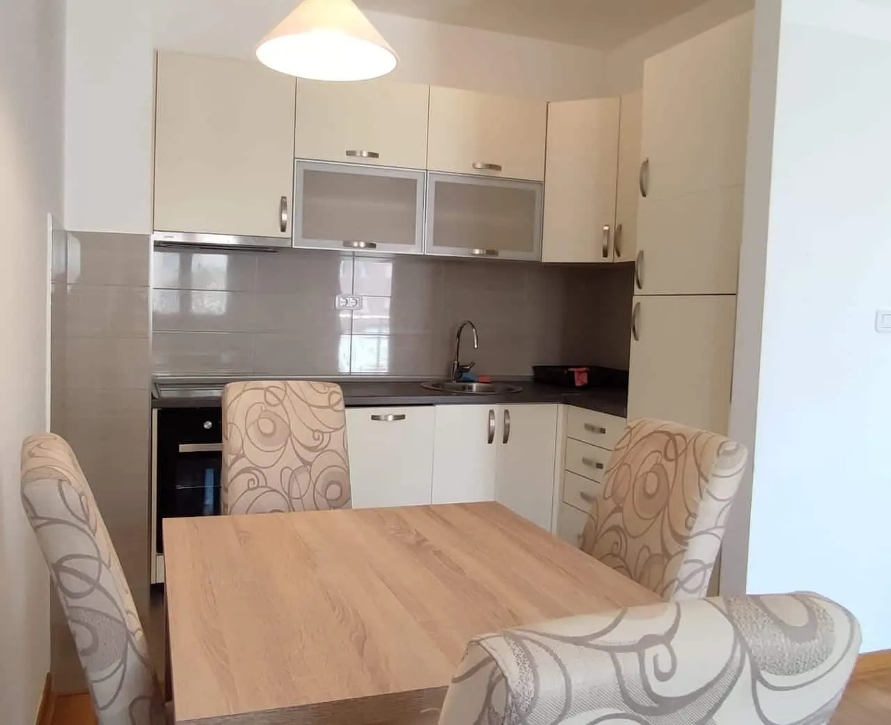 Izdavanje, jednosoban stan, 43m², City Kvart, Podgorica