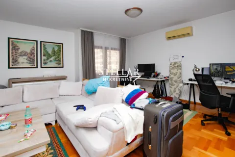 Rent, three bedroom apartment, 176m², Stari Aerodrom, Podgorica - image 2