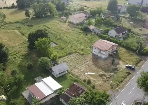 Aerial view of houses and spacious green plots in a residential area. - image 4