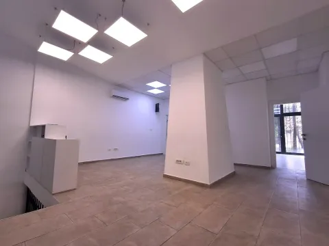 Prodaja,  poslovni prostor, 294m2, Blok 5, Podgorica