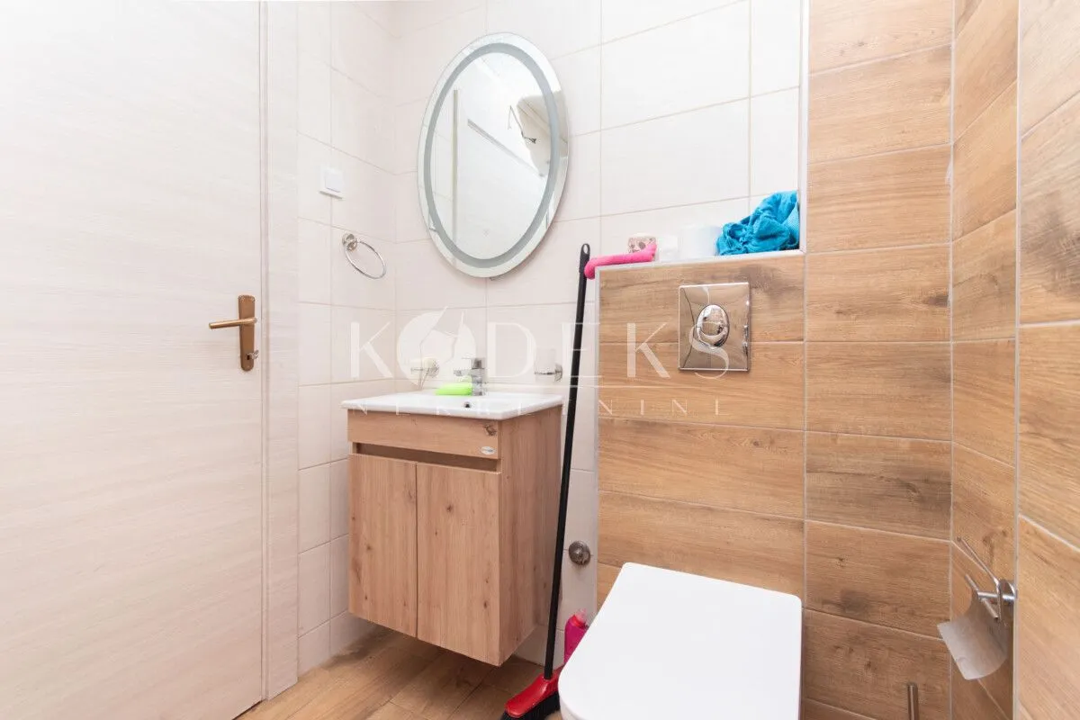 Izdavanje, dvosoban stan, 60m², Centar, Podgorica