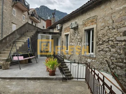 Prodaja, jednosoban stan, 56m², Kotor, Crna Gora - image 9