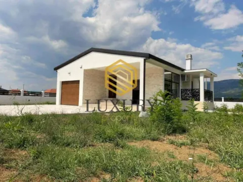 Izdavanje, kuća, 140m², Velje Brdo, Podgorica - image 2