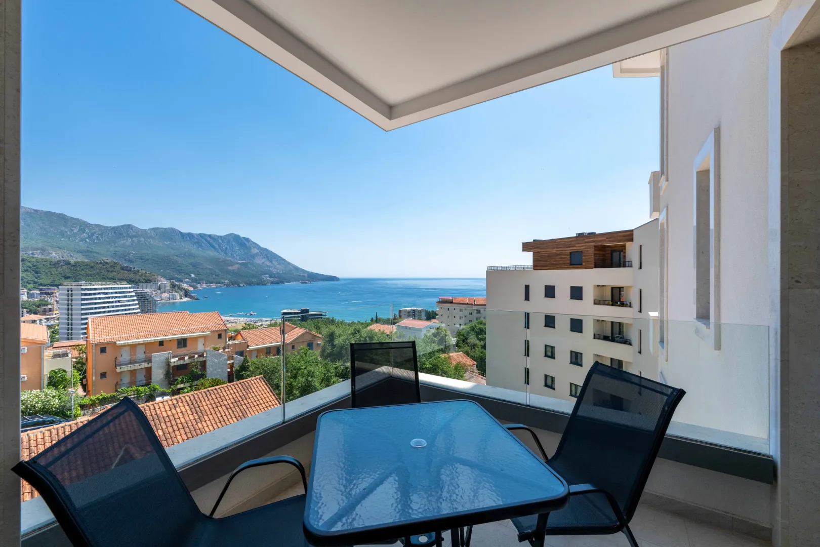 Izdavanje, jednosoban stan, 41m², Bečići, Budva