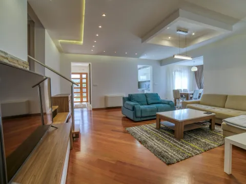 Rent, house, 170m², Zabjelo, Podgorica - image 2
