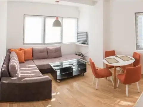 Izdavanje, jednosoban stan, 40m², Centar, Budva - image 2
