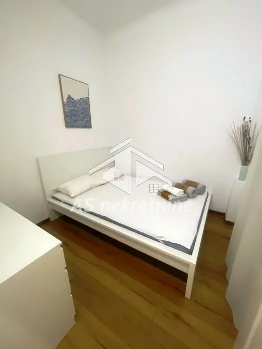 Izdavanje, stan, 42m², Stari Grad, Beograd