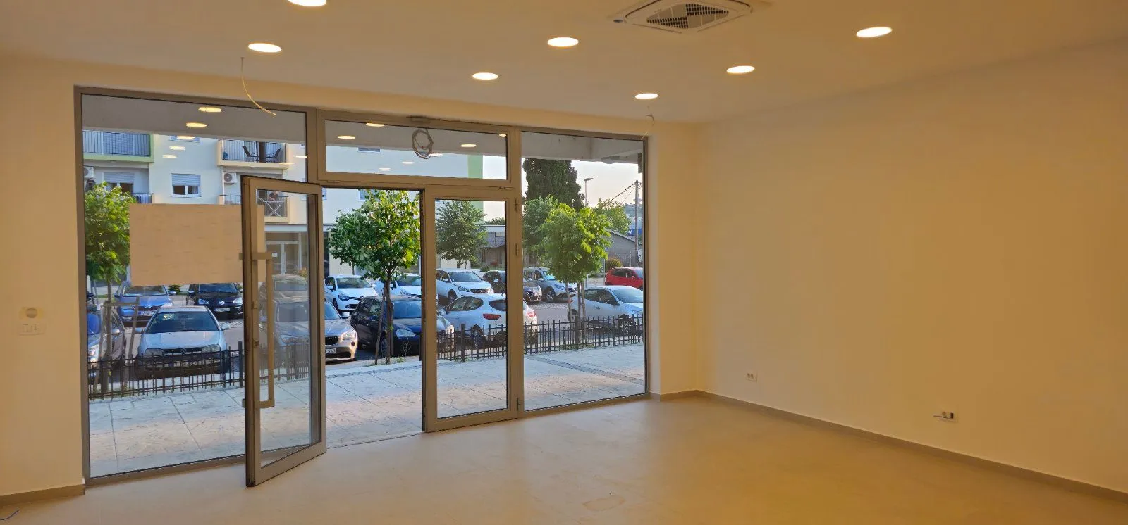 Izdavanje, poslovni prostor, 46m², Zabjelo, Podgorica