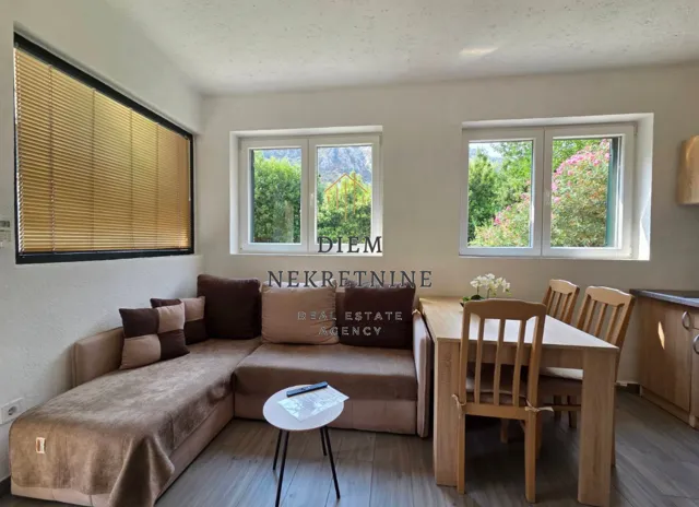 Rent, one bedroom apartment, 35m², Škaljari, Kotor